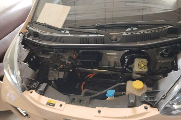 Used Chery QQ Little Ant 2022 Sweet Pink Edition Half-Sugar Version Lithium Iron Phosphate 29.2 kWh 30 kW 301 km Engine Bay
