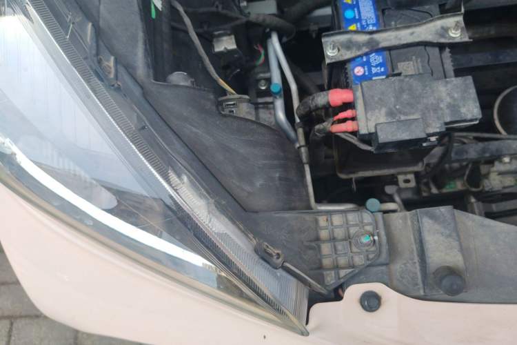 Used Chery QQ Little Ant 2022 Sweet Pink Edition Half-Sugar Version Lithium Iron Phosphate 30 kW 301 km Engine Bay Right