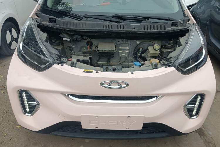 Used Chery QQ Little Ant 2022 Restyled Version Sweet Pink Edition Half-Sugar Version 28.8 kWh 30 kW 301 km Engine Bay