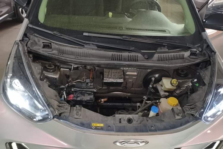 Used Chery QQ Little Ant 2022 Updated Version Sweet Pink Edition Full Sugar Version Lithium Iron Phosphate 30.7 kWh 30 kW 301 km Engine Bay