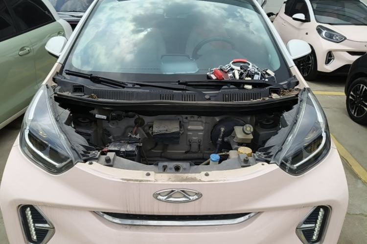 Used Chery QQ Little Ant 2022 Revised Version Sweet Pink Edition Half-Sugar Version Lithium Iron Phosphate 30.7 kWh 30 kW 301 km Engine Bay