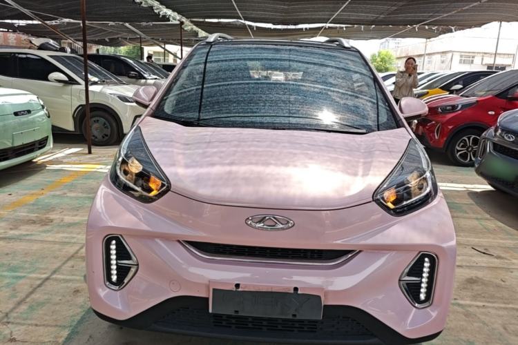 Used Chery QQ Little Ant 2022 Updated Version Sweet Pink Edition Full Sugar Version Lithium Iron Phosphate 30.7 kWh 30 kW 301 km Front