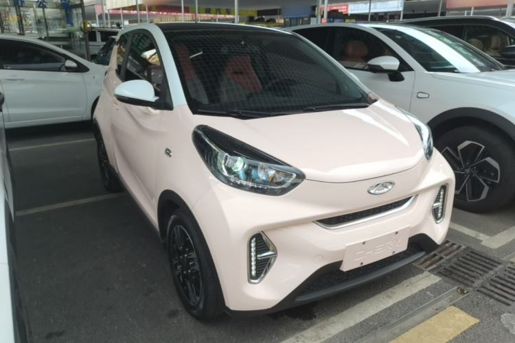 Used Chery QQ Little Ant 2022 Restyled Version Sweet Pink Edition Half-Sugar Version 30.6 kWh 30 kW 301 km Front Right 45 Deg