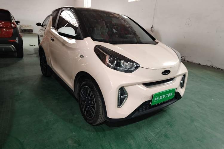 Used Chery QQ Little Ant 2022 Revised Version Sweet Pink Edition Half-Sugar Version Lithium Iron Phosphate 30.7 kWh 30 kW 301 km Front Right 45 Deg