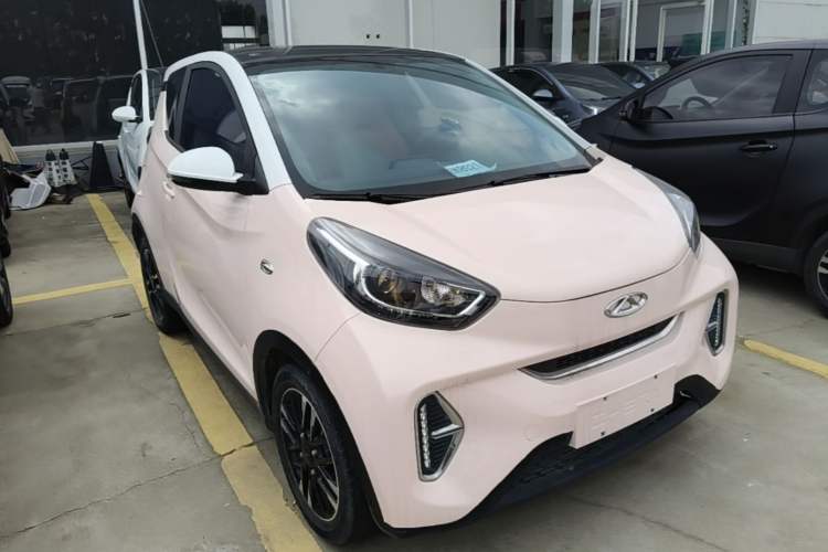 Used Chery QQ Little Ant 2022 Revised Version Sweet Pink Edition Half-Sugar Version Lithium Iron Phosphate 30.7 kWh 30 kW 301 km Front Right 45 Deg