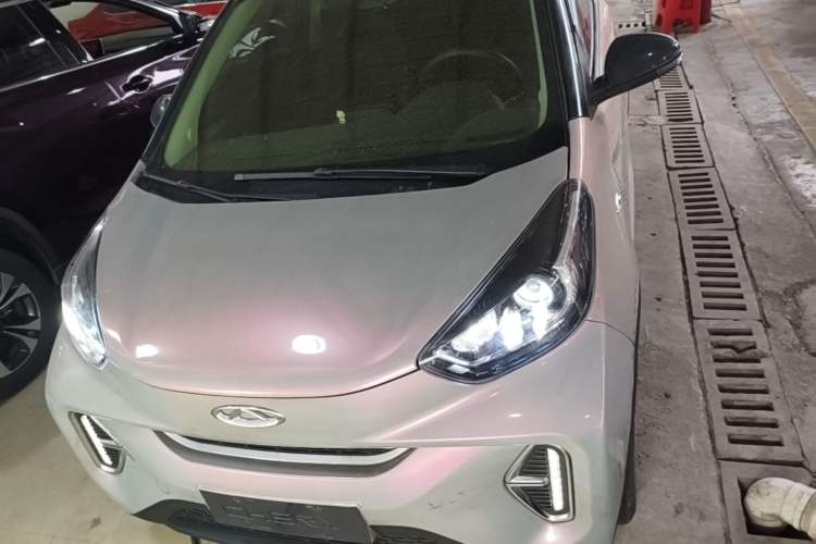 Used Chery QQ Little Ant 2022 Updated Version Sweet Pink Edition Full Sugar Version Lithium Iron Phosphate 30.7 kWh 30 kW 301 km Front
