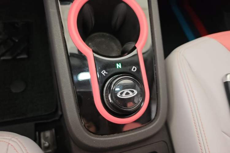 Used Chery QQ Little Ant 2022 Sweet Pink Edition Half-Sugar Version Lithium Iron Phosphate 30 kW 301 km Gear Lever