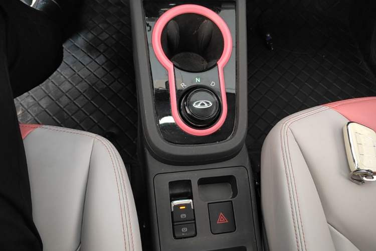 Used Chery QQ Little Ant 2022 Sweet Pink Edition Half-Sugar Version Lithium Iron Phosphate 29.2 kWh 30 kW 301 km Gear Lever