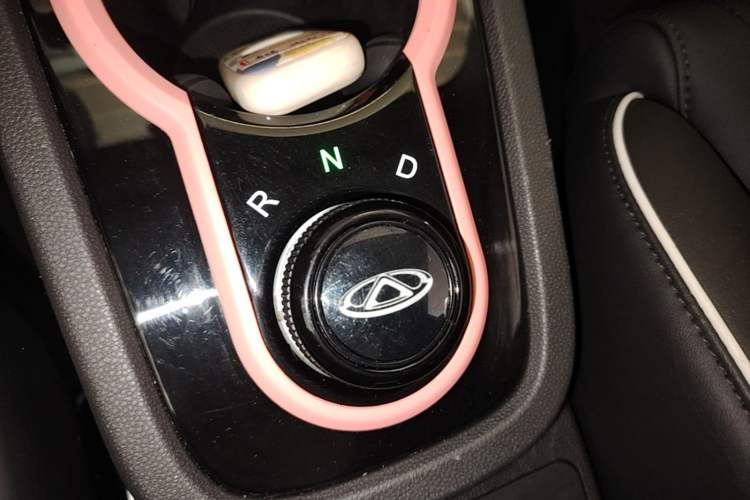Used Chery QQ Little Ant 2022 Sweet Pink Edition Half-Sugar Version Lithium Iron Phosphate 29.2 kWh 30 kW 301 km Gear Lever