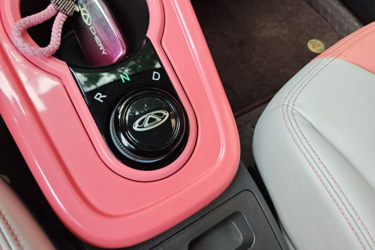 Used Chery QQ Little Ant 2022 Sweet Pink Edition Half-Sugar Version 3-Cell Lithium 30kW 301km Gear Lever