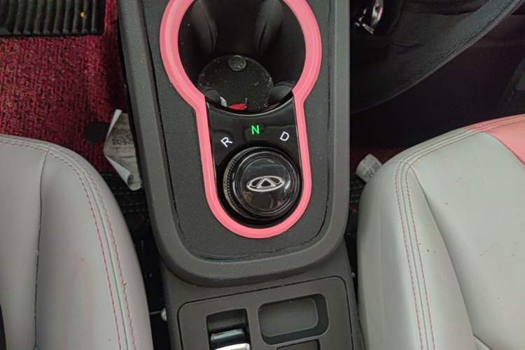 Used Chery QQ Little Ant 2022 Sweet Pink Edition Half-Sugar Version Lithium Iron Phosphate 29.2 kWh 30 kW 301 km Gear Lever