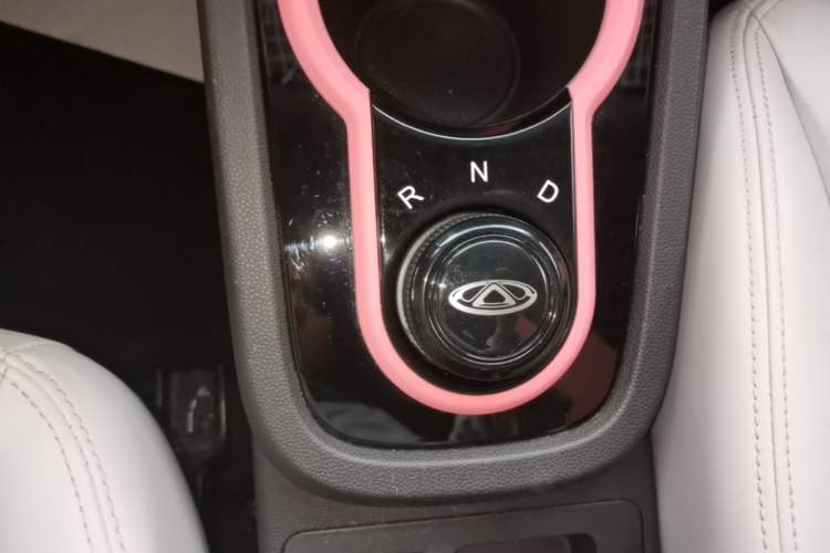 Used Chery QQ Little Ant 2022 Restyled Version Sweet Pink Edition Half-Sugar Version 30.6 kWh 30 kW 301 km Gear Lever