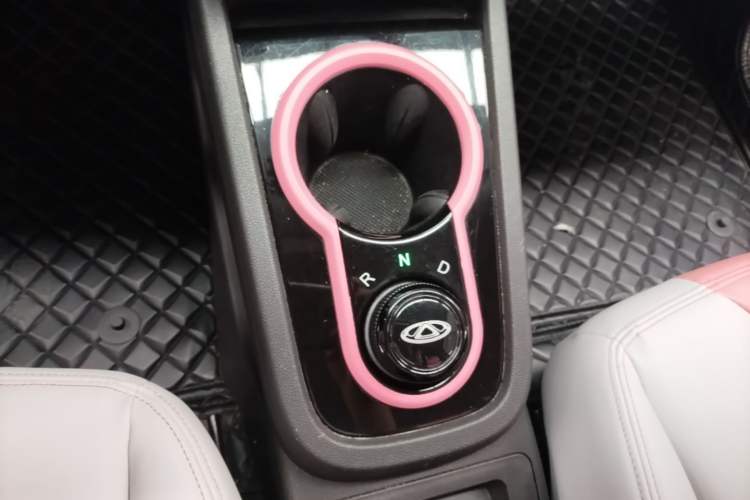 Used Chery QQ Little Ant 2022 Restyled Version Sweet Pink Edition Half-Sugar Version 28.8 kWh 30 kW 301 km Gear Lever