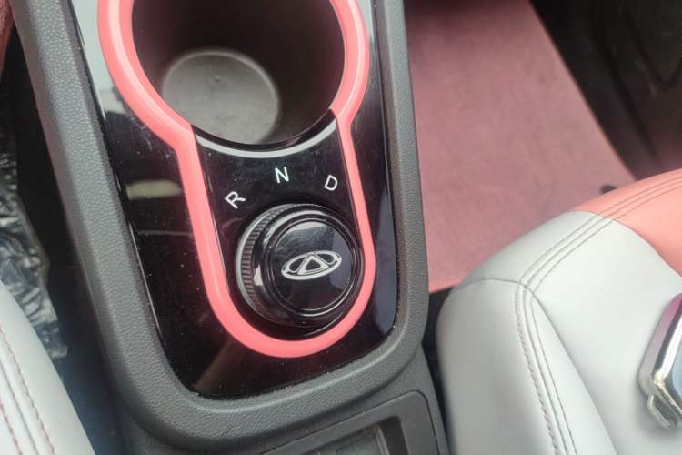 Used Chery QQ Little Ant 2022 Restyled Version Sweet Pink Edition Low-Sugar Version Lithium Iron Phosphate Battery 30.7 kWh 30 kW 301 km Gear Lever