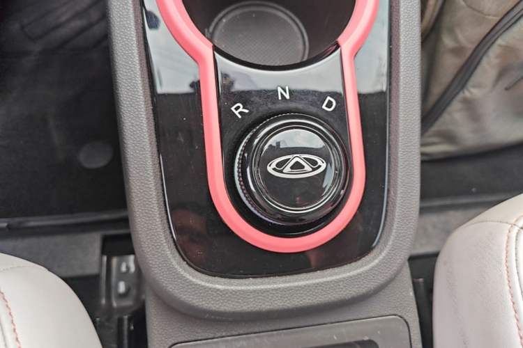 Used Chery QQ Little Ant 2022 Sweet Pink Edition Low-Sugar Version 30kW 301km Range Gear Lever