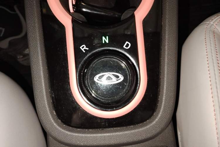 Used Chery QQ Little Ant 2022 Revised Version Sweet Pink Edition Half-Sugar Version Lithium Iron Phosphate 30.7 kWh 30 kW 301 km Gear Lever