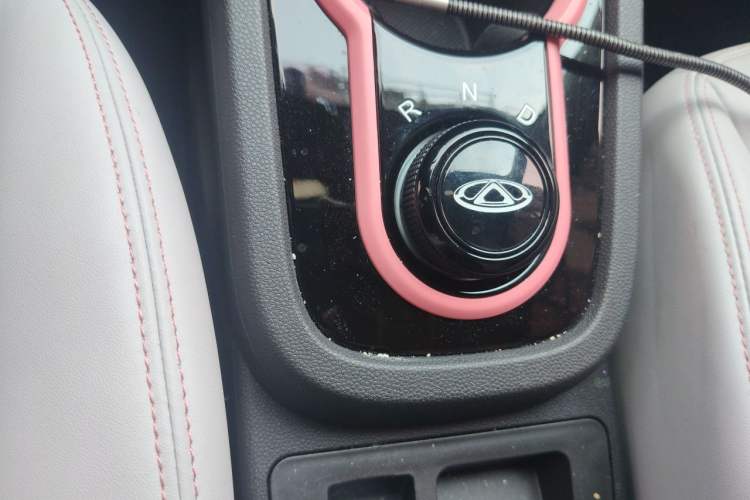 Used Chery QQ Little Ant 2022 Sweet Pink Edition Half-Sugar Version Lithium Iron Phosphate 30 kW 301 km Gear Lever