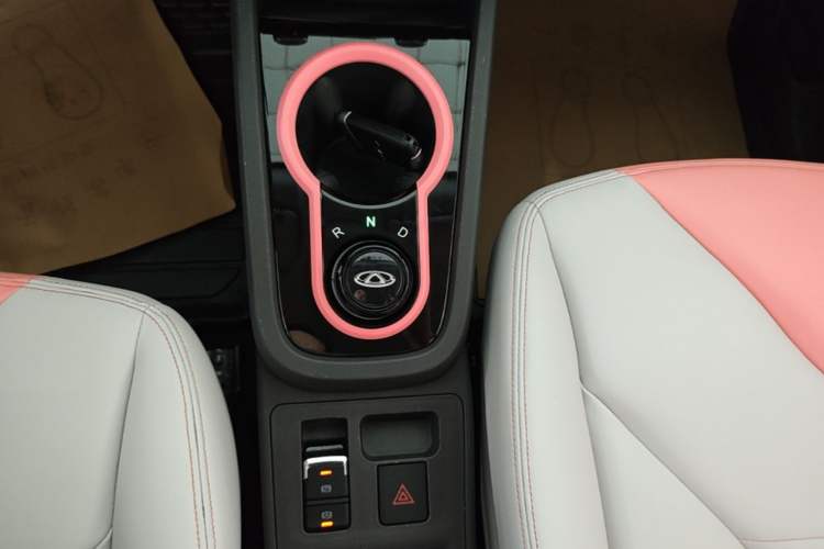 Used Chery QQ Little Ant 2022 Sweet Pink Edition Half-Sugar Version Lithium Iron Phosphate 29.2 kWh 30 kW 301 km Gear Lever