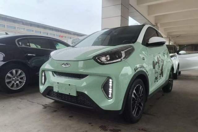 Used Chery QQ Little Ant 2022 Revised Version Sweet Pink Edition Half-Sugar Version Lithium Iron Phosphate 30.7 kWh 30 kW 301 km