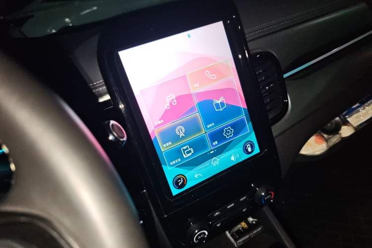 Used Chery QQ Little Ant 2022 Sweet Pink Edition Half-Sugar Version Lithium Iron Phosphate 30 kW 301 km Audio And AC Panel