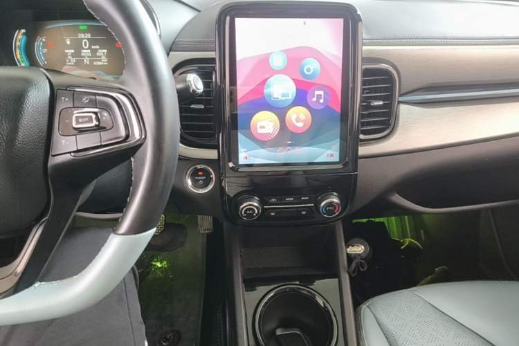 Used Chery QQ Little Ant 2022 Revised Version Sweet Pink Edition Half-Sugar Version Lithium Iron Phosphate 30.7 kWh 30 kW 301 km Audio And AC Panel