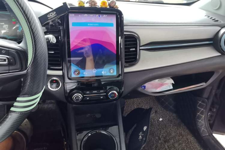 Used Chery QQ Little Ant 2022 Sweet Pink Edition Half-Sugar Version Lithium Iron Phosphate 30 kW 301 km Audio And AC Panel