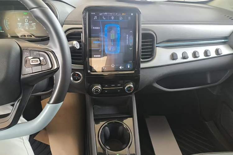Used Chery QQ Little Ant 2022 Revised Version Sweet Pink Edition Half-Sugar Version Lithium Iron Phosphate 30.7 kWh 30 kW 301 km Audio And AC Panel