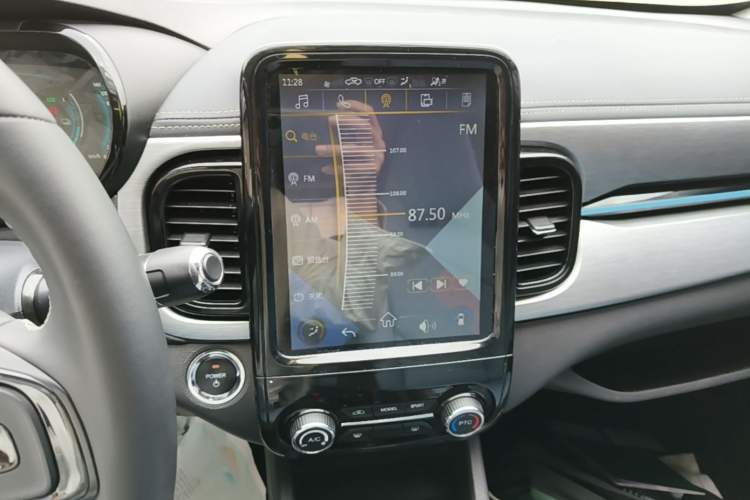 Used Chery QQ Little Ant 2022 Sweet Pink Edition Half-Sugar Version Lithium Iron Phosphate 30 kW 301 km Audio And AC Panel