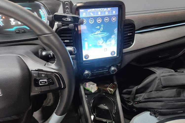 Used Chery QQ Little Ant 2022 Revised Version Sweet Pink Edition Half-Sugar Version Lithium Iron Phosphate 30.7 kWh 30 kW 301 km Audio And AC Panel