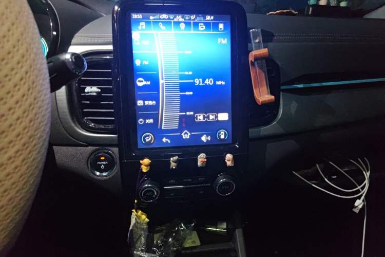 Used Chery QQ Little Ant 2022 Sweet Pink Edition Half-Sugar Version 3-Cell Lithium 30kW 301km Audio And AC Panel