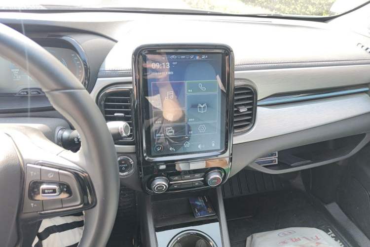 Used Chery QQ Little Ant 2022 Restyled Version Sweet Pink Edition Low-Sugar Version Lithium Iron Phosphate Battery 30.7 kWh 30 kW 301 km Audio And AC Panel