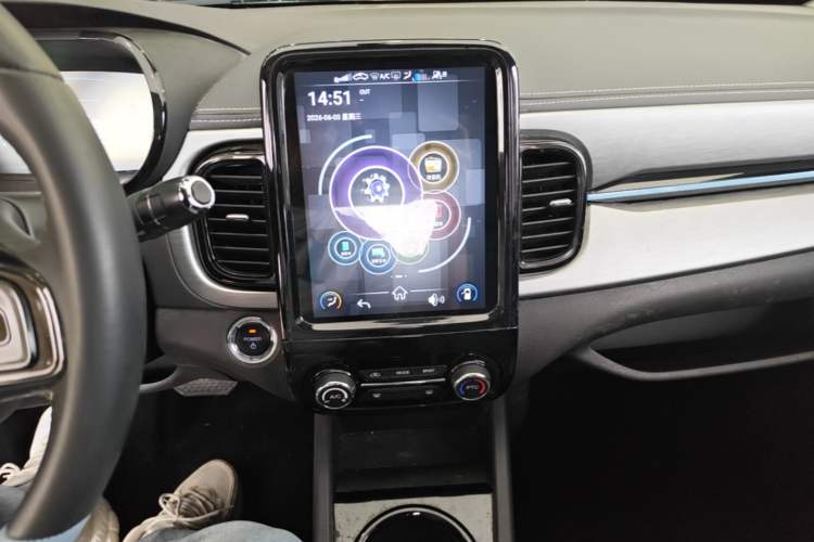 Used Chery QQ Little Ant 2022 Restyled Version Sweet Pink Edition Half-Sugar Version 30.6 kWh 30 kW 301 km Audio And AC Panel