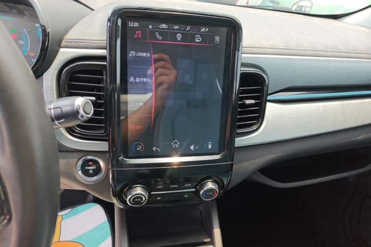 Used Chery QQ Little Ant 2022 Sweet Pink Edition Half-Sugar Version 3-Cell Lithium 30kW 301km Audio And AC Panel