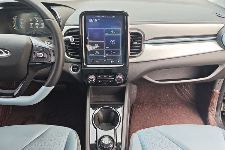 Used Chery QQ Little Ant 2022 Revised Version Sweet Pink Edition Half-Sugar Version Lithium Iron Phosphate 30.7 kWh 30 kW 301 km Audio And AC Panel