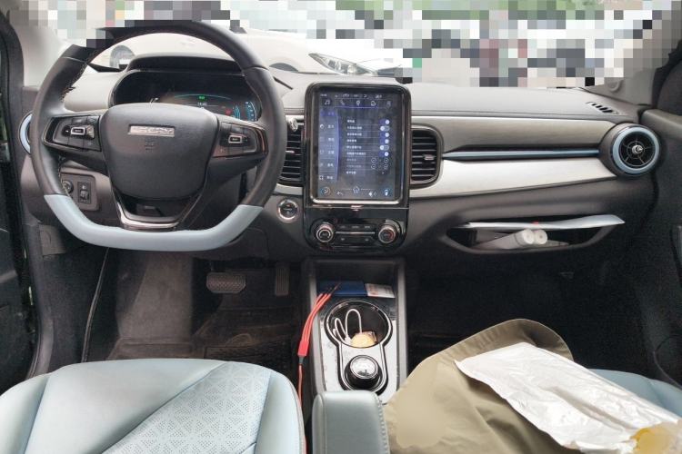 Used Chery QQ Little Ant 2022 Restyled Version Sweet Pink Edition Half-Sugar Version 30.6 kWh 30 kW 301 km Center Console