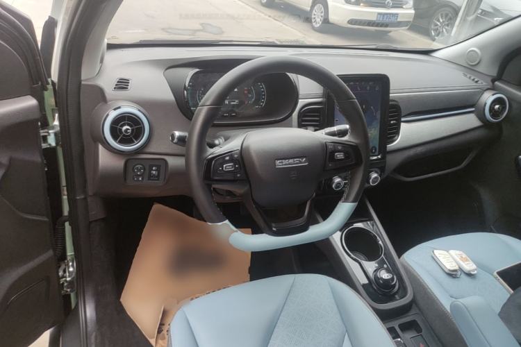 Used Chery QQ Little Ant 2022 Sweet Pink Edition Full-Sugar Version 3-Cell Lithium 30kW 301km Center Console