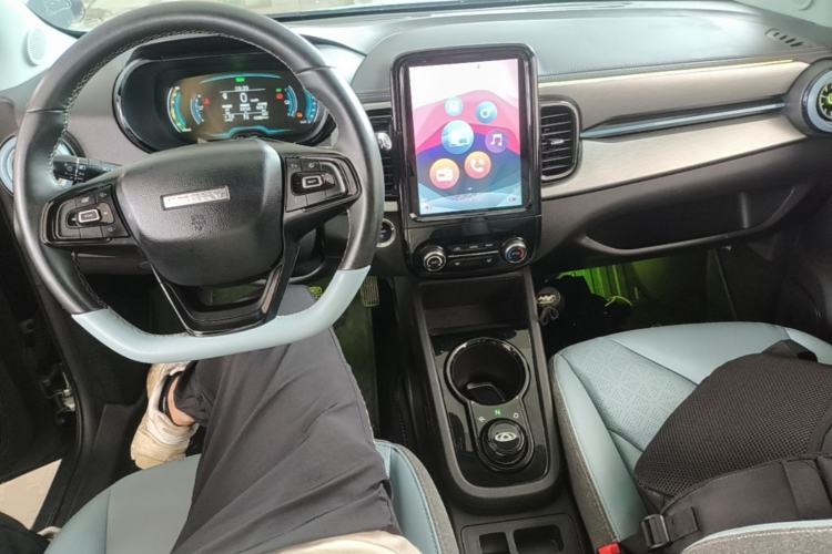 Used Chery QQ Little Ant 2022 Revised Version Sweet Pink Edition Half-Sugar Version Lithium Iron Phosphate 30.7 kWh 30 kW 301 km Center Console