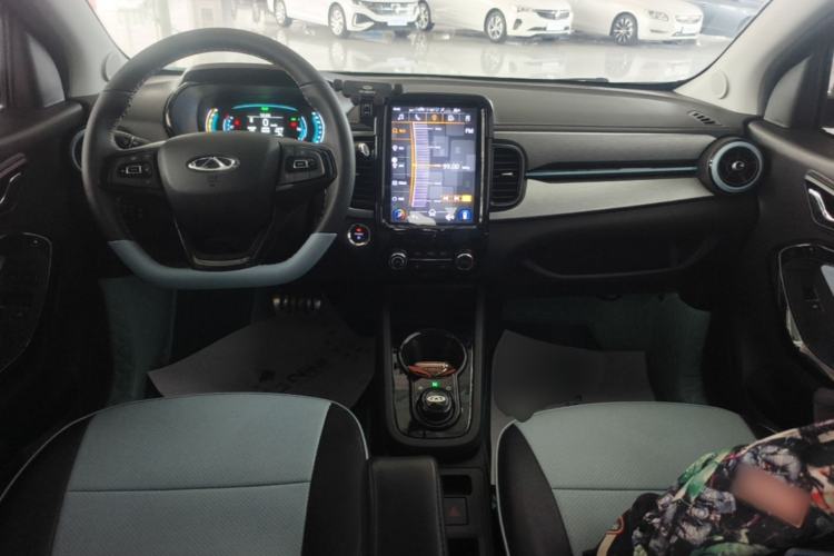 Used Chery QQ Little Ant 2022 Restyled Version Sweet Pink Edition Half-Sugar Version 28.8 kWh 30 kW 301 km Center Console