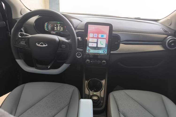Used Chery QQ Little Ant 2022 Sweet Pink Edition Half-Sugar Version Lithium Iron Phosphate 29.2 kWh 30 kW 301 km Center Console