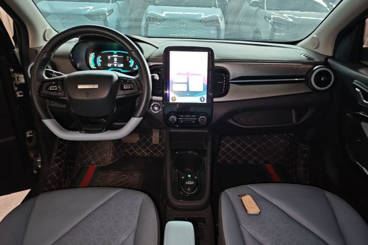 Used Chery QQ Little Ant 2022 Revised Version Sweet Pink Edition Half-Sugar Version Lithium Iron Phosphate 30.7 kWh 30 kW 301 km Center Console