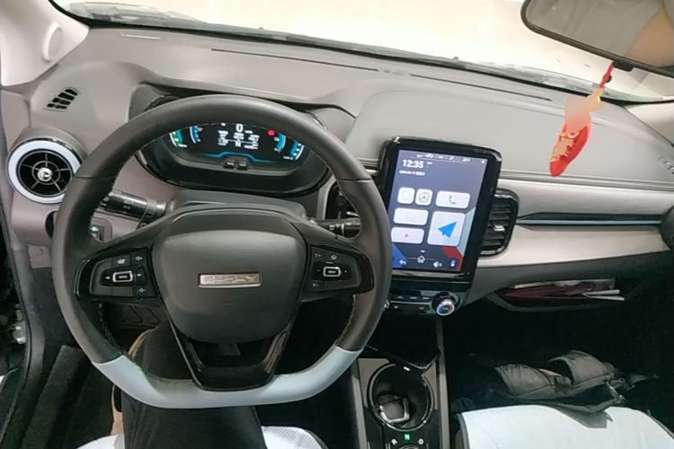 Used Chery QQ Little Ant 2022 Updated Version Sweet Pink Edition Full Sugar Version Lithium Iron Phosphate 30.7 kWh 30 kW 301 km Center Console