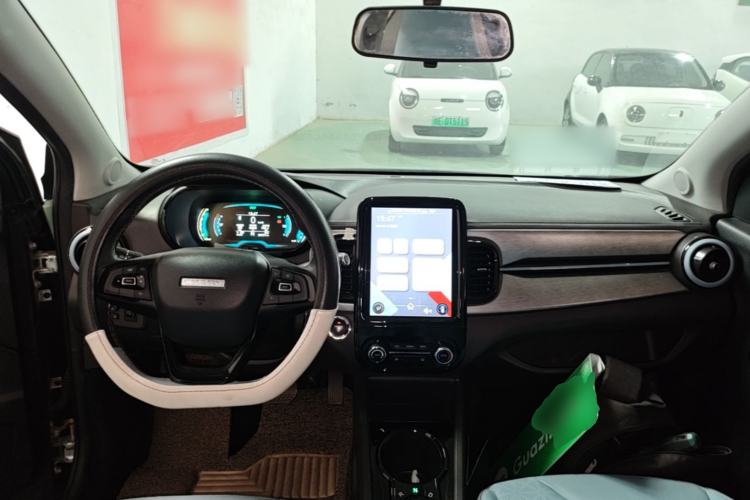 Used Chery QQ Little Ant 2022 Revised Version Sweet Pink Edition Half-Sugar Version Lithium Iron Phosphate 30.7 kWh 30 kW 301 km Center Console