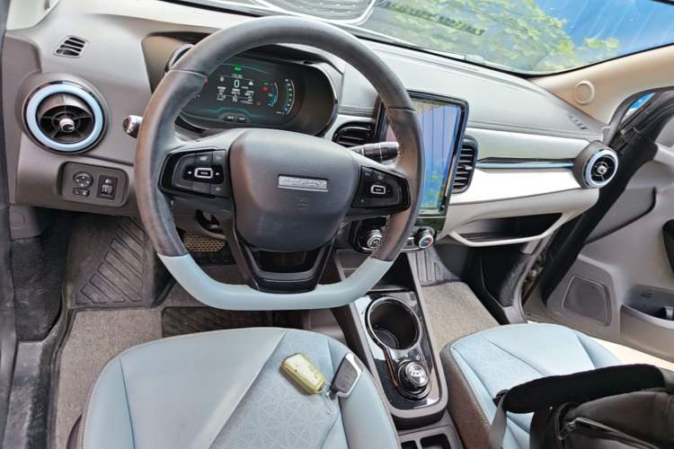 Used Chery QQ Little Ant 2022 Sweet Pink Edition Full-Sugar Version 3-Cell Lithium 30kW 301km Center Console