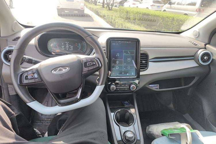 Used Chery QQ Little Ant 2022 Restyled Version Sweet Pink Edition Low-Sugar Version Lithium Iron Phosphate Battery 30.7 kWh 30 kW 301 km Center Console