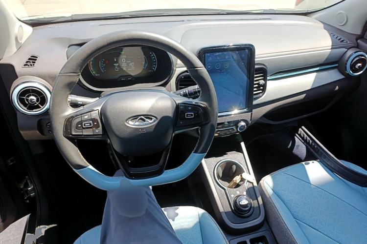 Used Chery QQ Little Ant 2022 Restyled Version Sweet Pink Edition Half-Sugar Version 28.8 kWh 30 kW 301 km Center Console