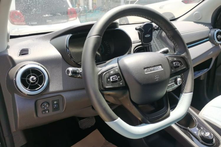 Used Chery QQ Little Ant 2022 Sweet Pink Edition Half-Sugar Version Lithium Iron Phosphate 30 kW 301 km Center Console