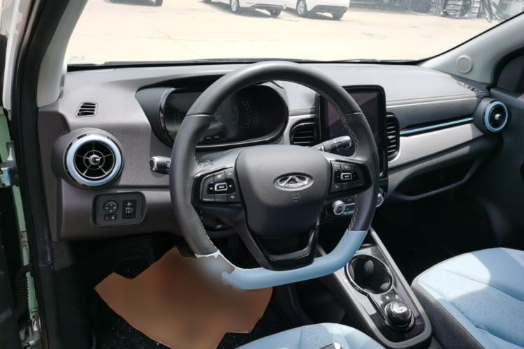 Used Chery QQ Little Ant 2022 Revised Version Sweet Pink Edition Half-Sugar Version Lithium Iron Phosphate 30.7 kWh 30 kW 301 km Center Console