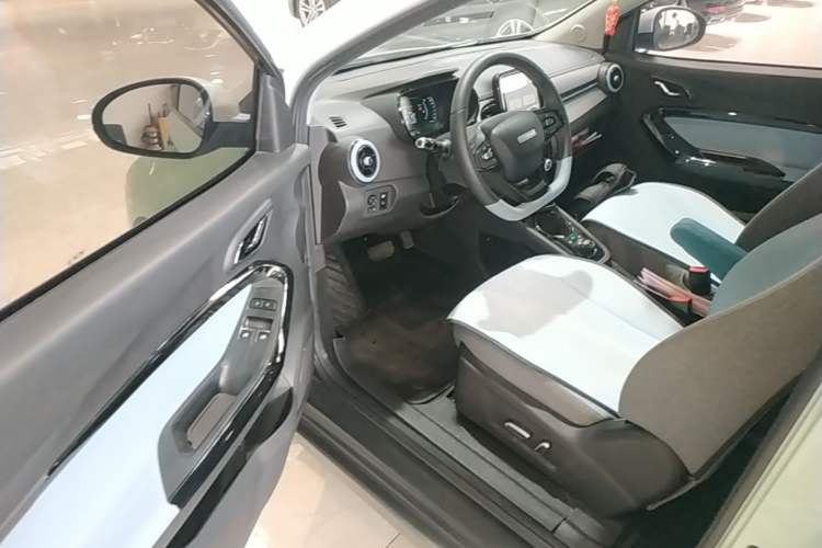 Used Chery QQ Little Ant 2022 Updated Version Sweet Pink Edition Full Sugar Version Lithium Iron Phosphate 30.7 kWh 30 kW 301 km Driver Seat