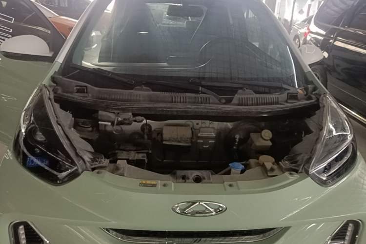 Used Chery QQ Little Ant 2022 Revised Version Sweet Pink Edition Half-Sugar Version Lithium Iron Phosphate 30.7 kWh 30 kW 301 km Engine Bay
