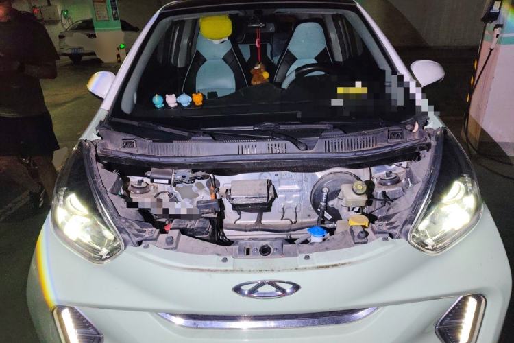 Used Chery QQ Little Ant 2022 Sweet Pink Edition Half-Sugar Version Lithium Iron Phosphate 29.2 kWh 30 kW 301 km Engine Bay